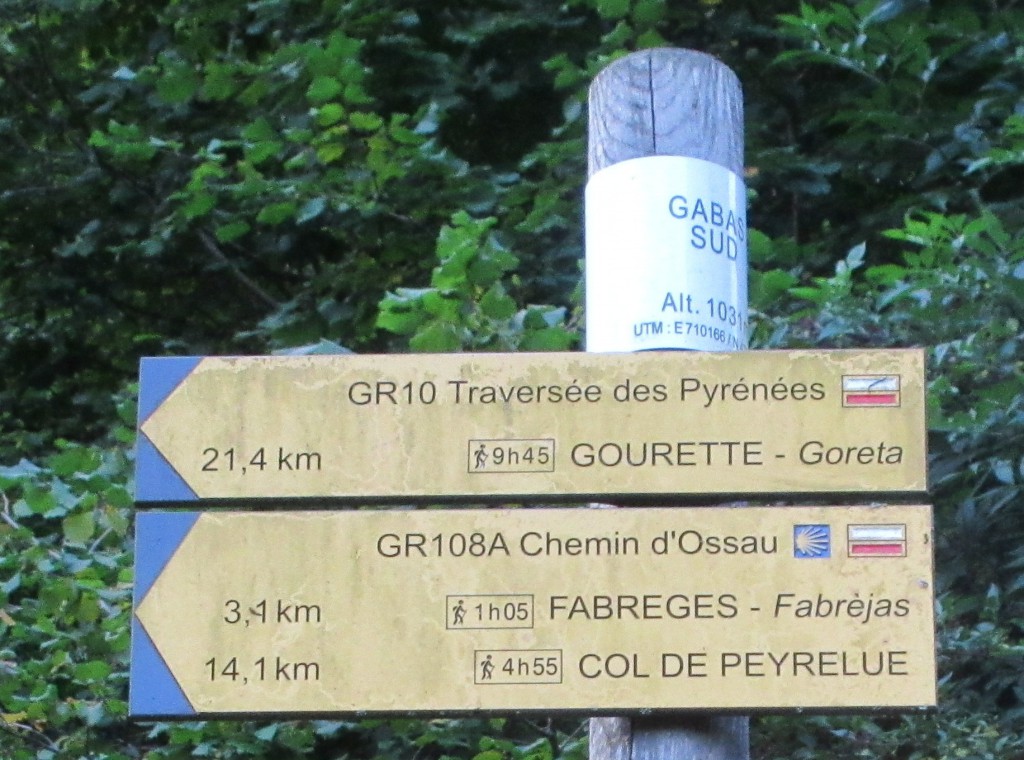 GR10 signpost - to Gourette